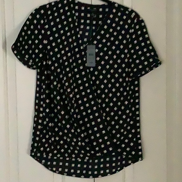 New Ann Taylor Geo Wrap Front Top in Black XSP - Picture 2 of 4